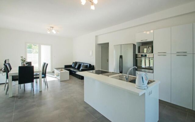 Beautiful Home in Grscica With Wifi and 2 Bedrooms