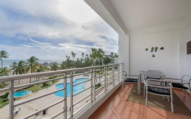 Beachfront Condo in Juan Dolio Sleeps 6