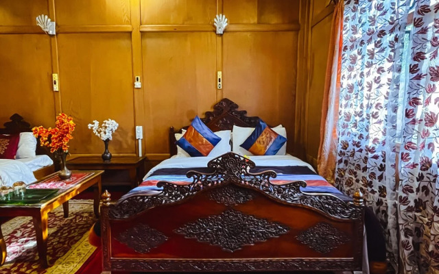 Gemini Group Of Houseboats