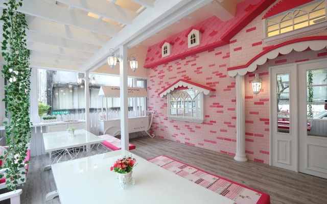 Happiness station B&B