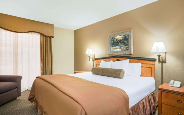 Ramada Hotel & Conference Center by Wyndham Plymouth