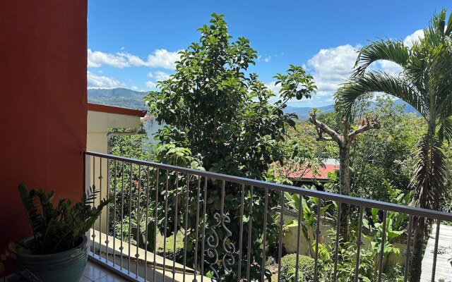 Casa de Lis Hotel & Tourist Information Centre