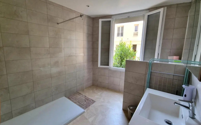 Bel appartement 2 chambres climatisé centre ville
