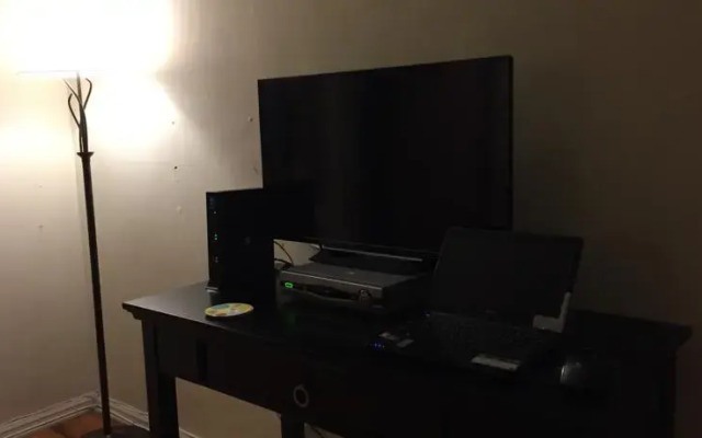 Hollywood Private One-Bedroom Apartment