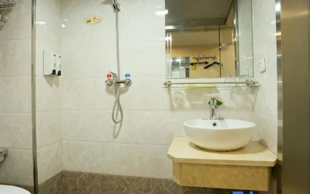 Qiqihar Yijiayi Express Hotel (Phoenix City Auto Parts City Shop) – Bathroom – Qiqihar