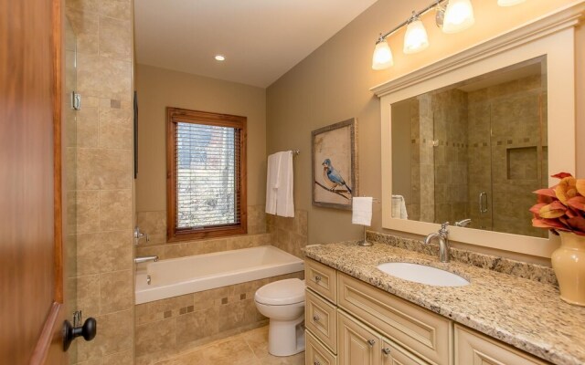 Endless Summers ~ Fabulous oasis with a designer’s touch!