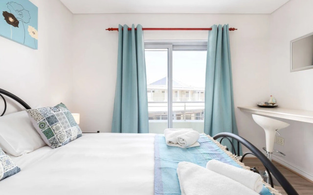 DejaBlu Beach Apartment by CTHA