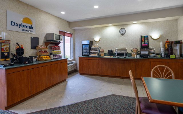 Days Inn & Suites by Wyndham Madison