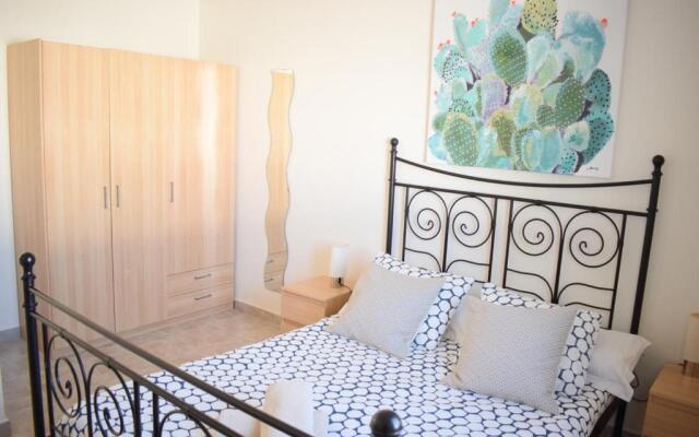 Villa Imogen with NEW HEATED SWIMMING POOL