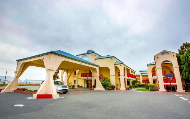 Quality Inn & Suites Redwood Coast