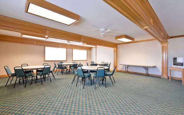 Baymont by Wyndham Blackwell I-35