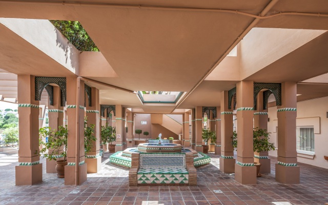 Los Amigos Beach Club Hotel