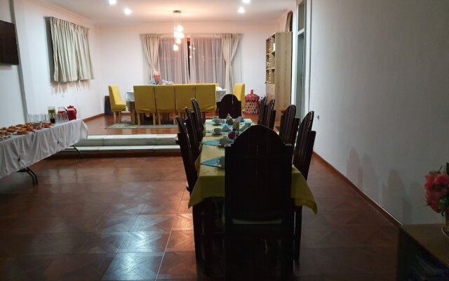 Inn of the Four Sisters