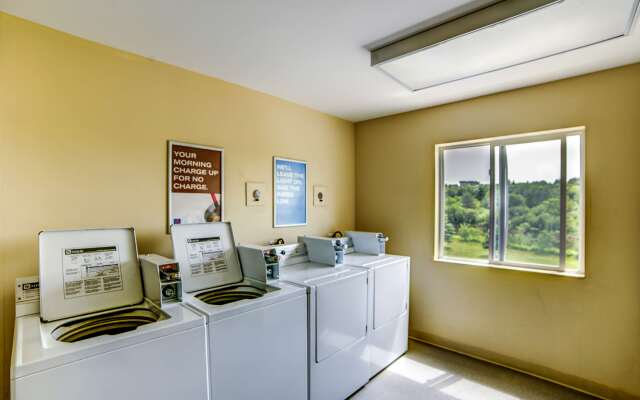 Motel 6 Huntsville, ON