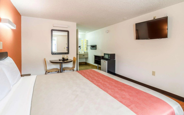 Motel 6 Troutville, VA