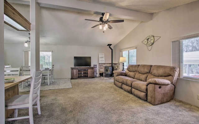 Family-friendly Home ~ 1 Mi to Kern River!