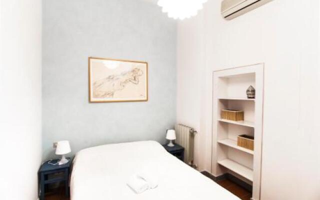 Riverside Apartment in Florence