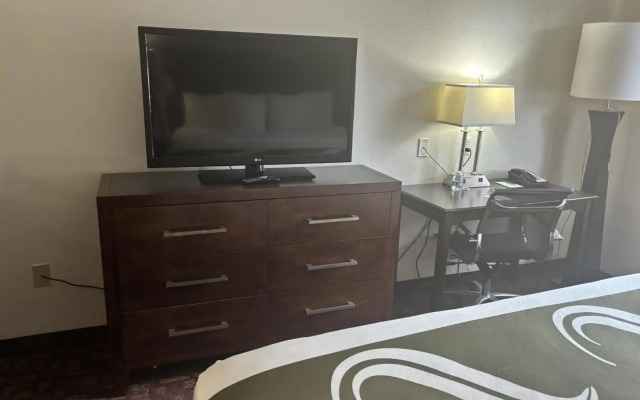Quality Inn & Suites Lakewood - Denver Southwest