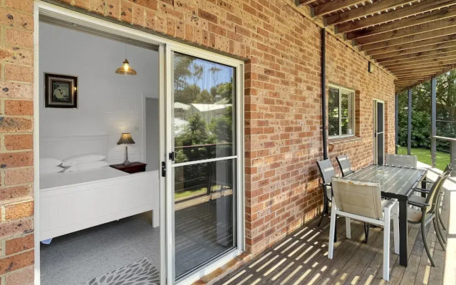 Relaxing 3-bedroom Retreat With Outdoor Seating