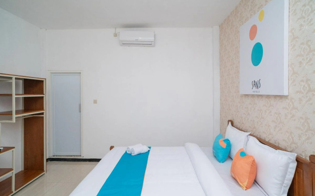 Sans Hotel Queen Batu
