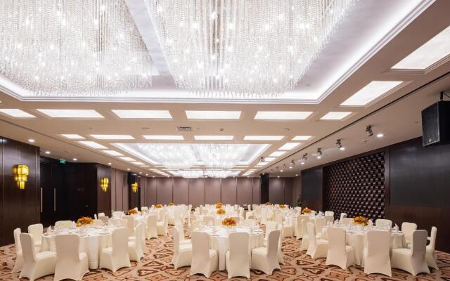 Broadway Mansions Hotel - On the Bund