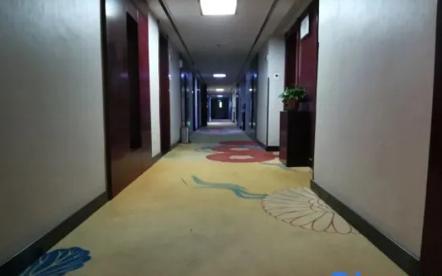 Swan Theme Culture Hotel (Zhengzhou Railway Station East Plaza Branch)