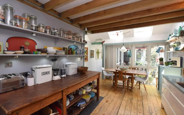 Stylish 3 Bed House with Parking in Bermondsey, Se1