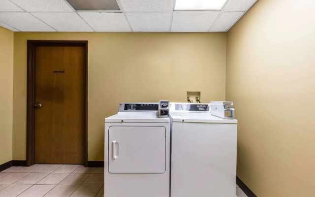 Econo Lodge Inn And Suites Dickson