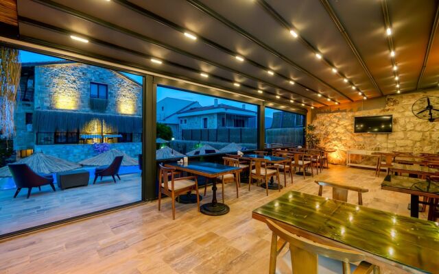 Stone House Foca Butik Otel