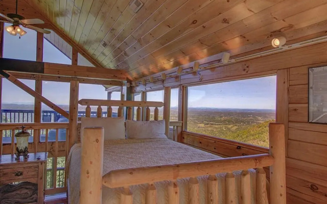 A Stellar 2bed 2bath Minutes to Parkway