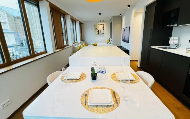 Beautiful one bedroom w balcony&parking