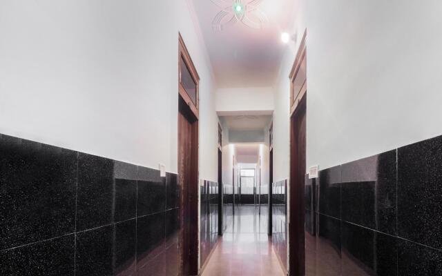 OYO 24228 Hotel Hans