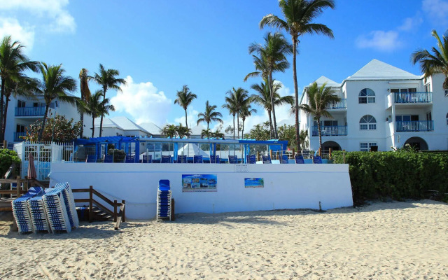 Paradise Island Beach Club by RedAwning