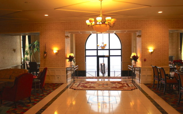 Roberts RiverWalk Hotel and Residence Detroit