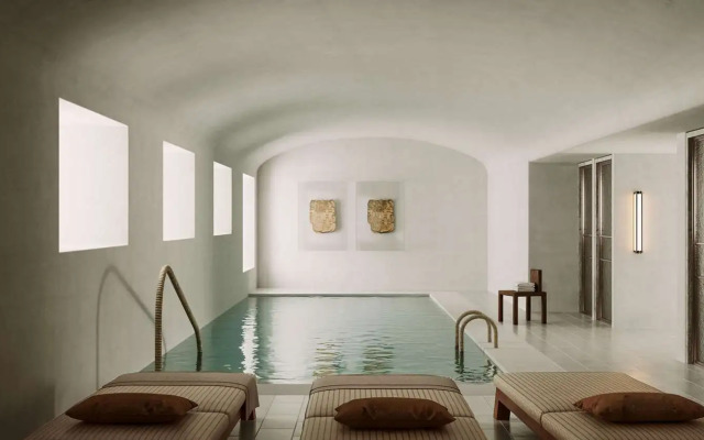 Palacio de Godoy Caceres, Curio Collection by Hilton