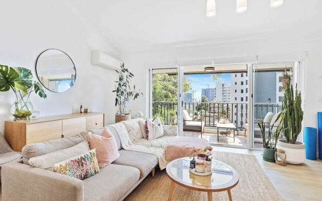 Hillside in the heart of Burleigh