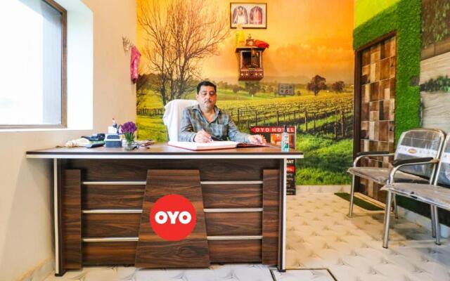 OYO Hotel S Chandra