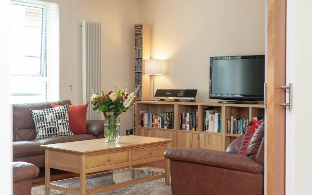 The Holyrood Road Residence - Rsa 120172