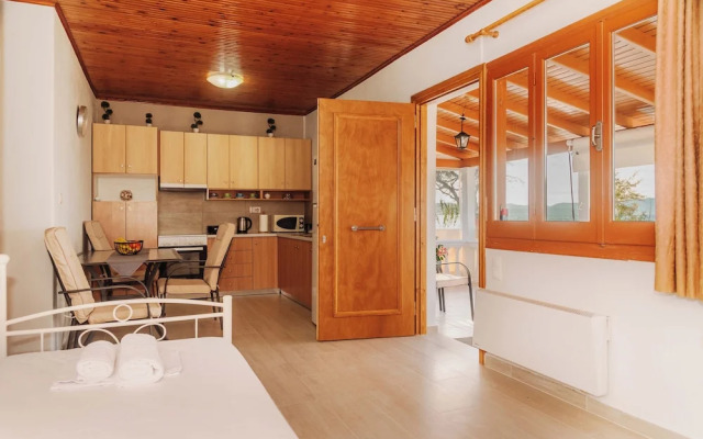 Sea Breeze Oasis-Tranquil Coastal Escape