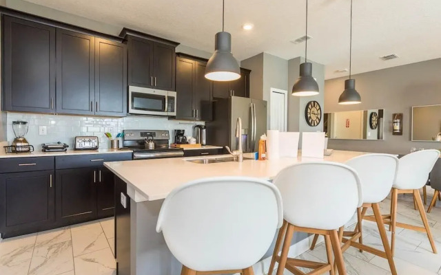 8924 SD - Luxury 4BR Townhome: Private Pool