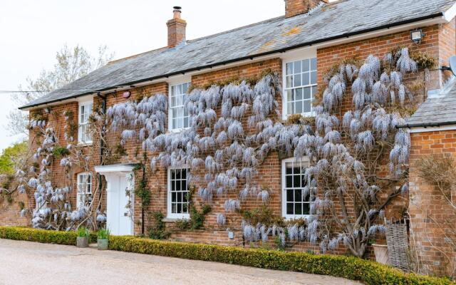 Stunning 6-bed Country House With Heated Pool