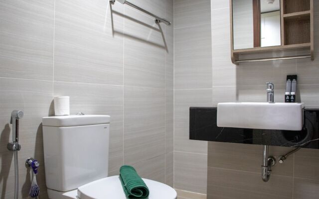 Scenic And Comfortable Studio At West Vista Apartment