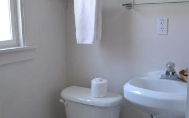 Silver Maple Inn and The Cain House Country Suites