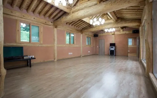Chungju Solnaeeum Hanok Pension