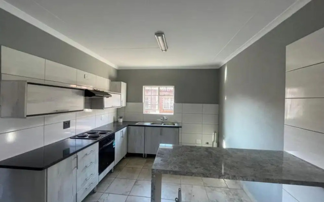 Rustenburg Cozy Apartment With Private Entrance & BBQ