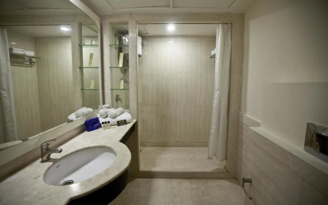 OYO Premium Sikandarpur Metro 2