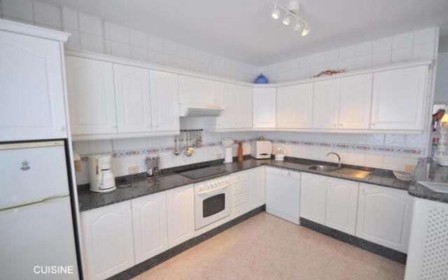 Almar Apartment