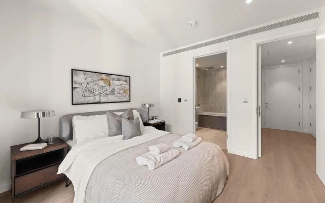 Deluxe two Bedroom Canary Wharf Apartment With River Views