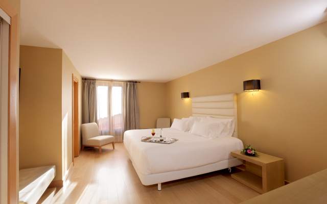 Отель NH Collection Cáceres Palacio de Oquendo