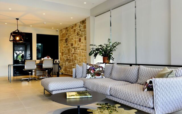 Hotel Osam